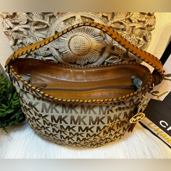 Michael Kors Handbags - Michael Kors Bennet Large Shoulder Bag MK Leather JacquardBeige/ebony/luggage